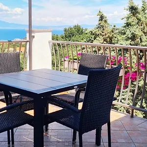 https://studio-dora-malinska.primorje-gorskikotar.com